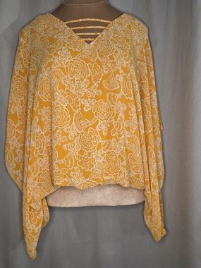 Women's Yellow Floral V-Neck Strappy Top By Cato Size XL